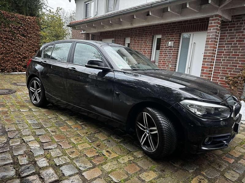 Schwarz Gebraucht 2016 BMW 116 Sport Line Kleinwagen | 9.150 € (Superpreis) - Bild 1/4