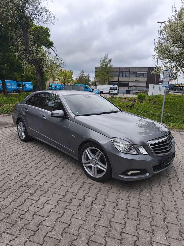 Gebraucht Mercedes E250 Elegance 204 PS (150 kW) 2009 Grau Limousine