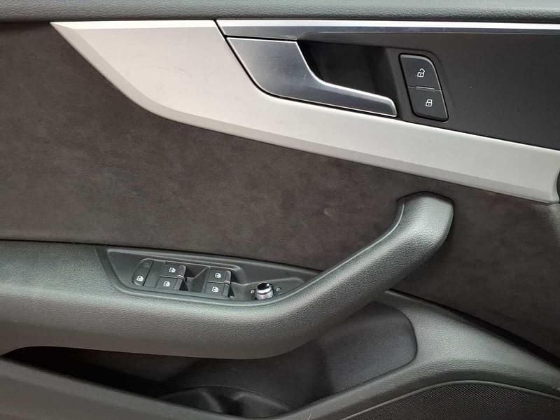 Gebraucht Audi A4 190 PS (139 kW) 2020 Tangorot metallic Kombi