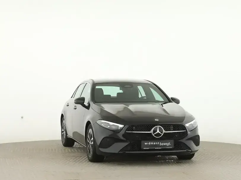 Gebraucht Mercedes A200 163 PS (119 kW) 2026 Schwarz Limousine