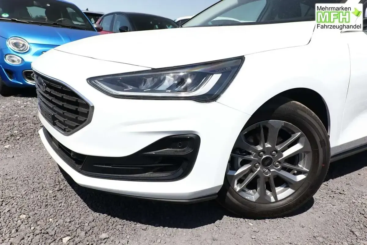 Neu Ford Focus Titanium X 125 PS (91 kW) 2026 Frozen white Limousine