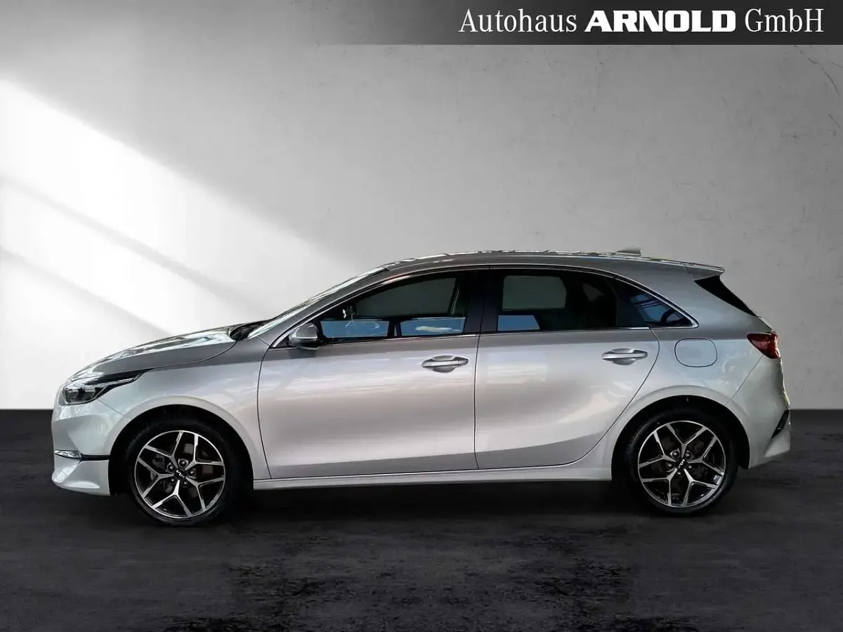 Gebraucht Kia Ceed Spirit 140 PS (102 kW) 2025 Sparklingsilber Kleinwagen