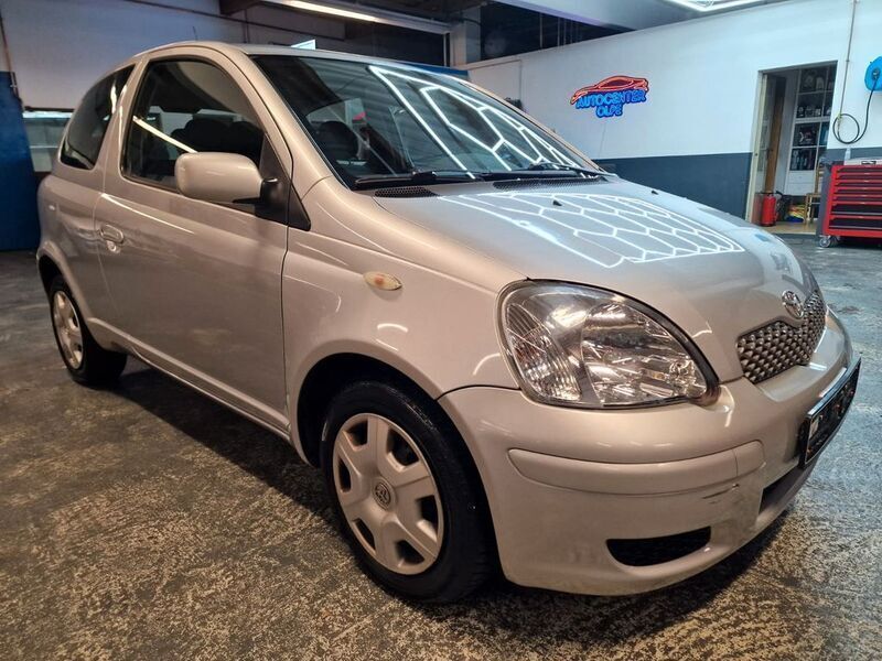 Silber Gebraucht 2004 Toyota Yaris Sol Kleinwagen | 1.999 € (Fairer Preis) - Bild 1/4