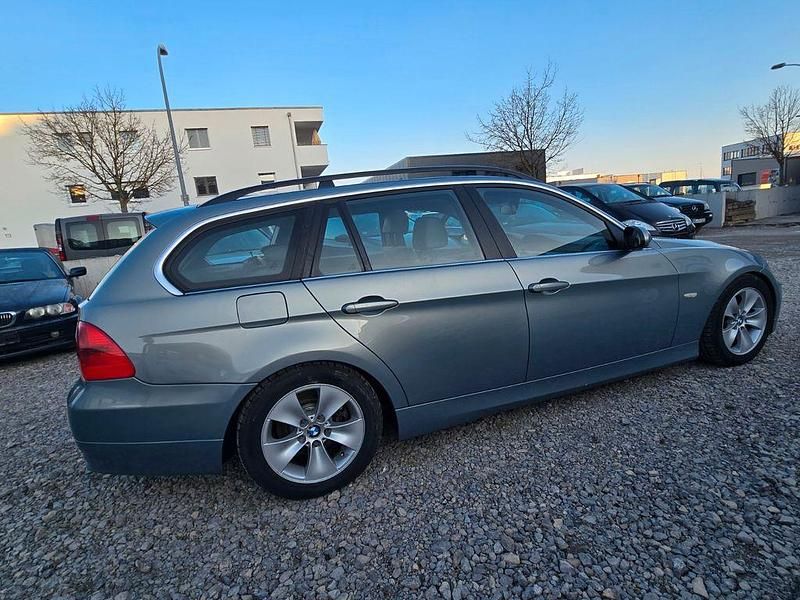Gebraucht BMW 325 Sport Line 218 PS (160 kW) 2005 Grün Kombi