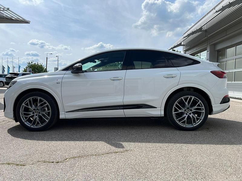 Gebraucht Audi Q4 Sportback e-tron Basis 150 kW (204 PS) 2024 Gletscherweiß metallic SUV