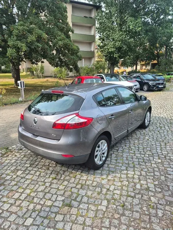 Gebraucht Renault Mégane 116 PS (85 kW) 2014 Grau Limousine