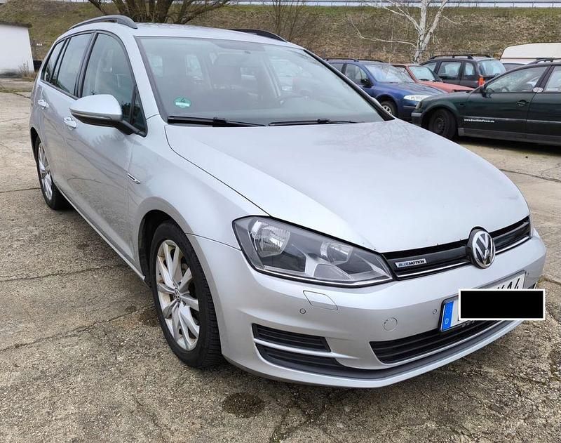 Silber Gebraucht 2015 VW Golf VII Comfortline Kombi | 5.299 € (Guter Preis) - Bild 1/4