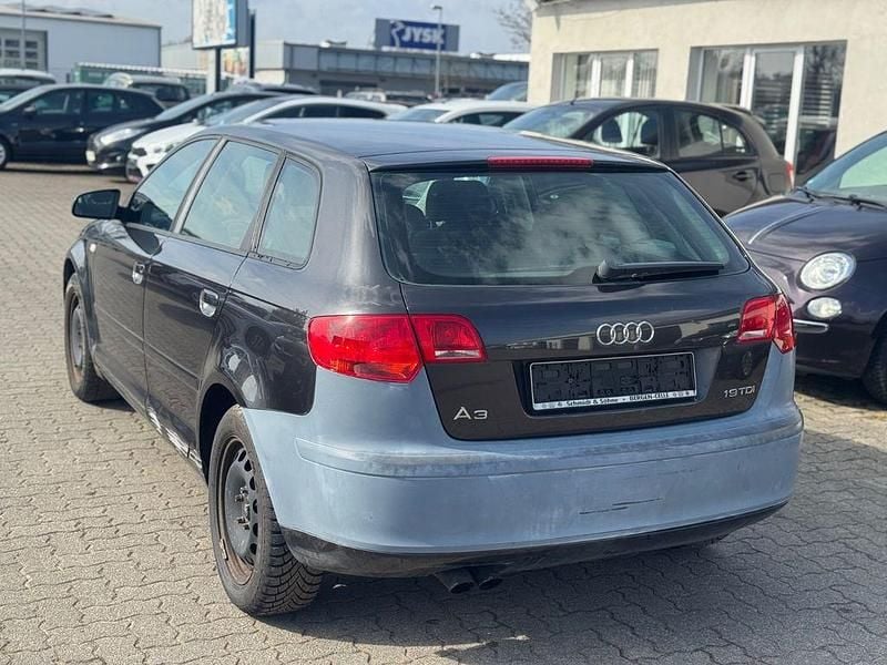 Gebraucht Audi A3 Sportback Attraction 105 PS (77 kW) 2005 Grau Kleinwagen