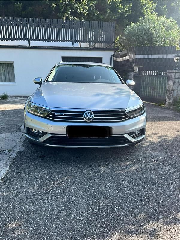 Silber Gebraucht 2018 VW Passat Alltrack Kombi | 18.500 € (Superpreis) - Bild 1/4