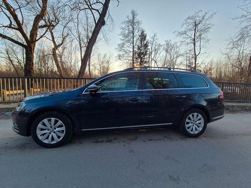 Blau Gebraucht 2011 VW Passat Trendline Kombi | 3.350 € (Superpreis) - Bild 1/4