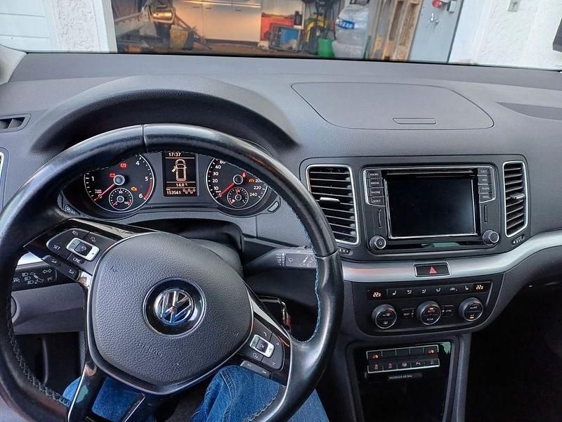Blau Gebraucht 2015 VW Sharan Ocean Van / Kleinbus | 18.500 € (Teuer) - Bild 1/4