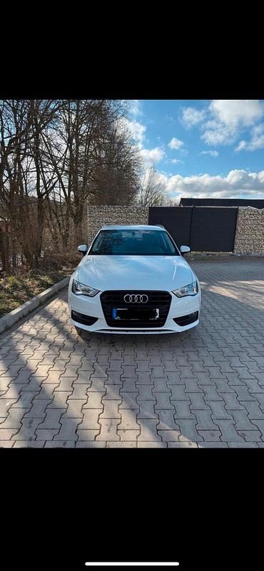 Weiß Gebraucht 2014 Audi A3 Sportback Limousine | 7.750 € (Guter Preis) - Bild 1/4