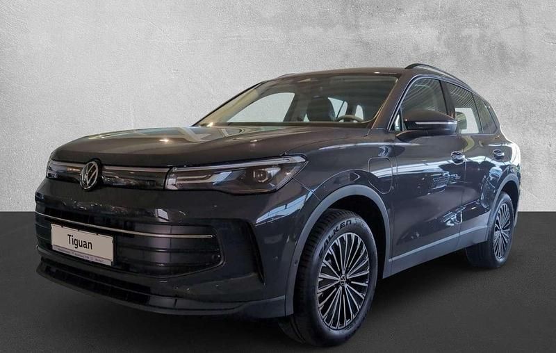 Grau Neu 2025 VW Tiguan Life SUV | 52.325 € (Fairer Preis) - Bild 1/4