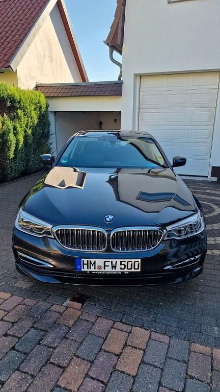 Schwarz Gebraucht 2019 BMW 530 Luxury Line Limousine | 33.900 € (Guter Preis) - Bild 1/4