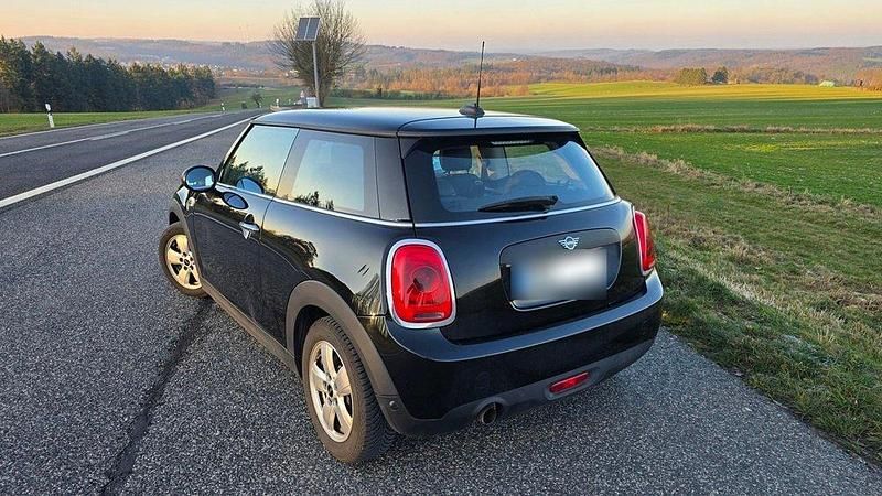 Second-hand Mini ONE 102 CP (75 kW) 2018 Negru Hatchback