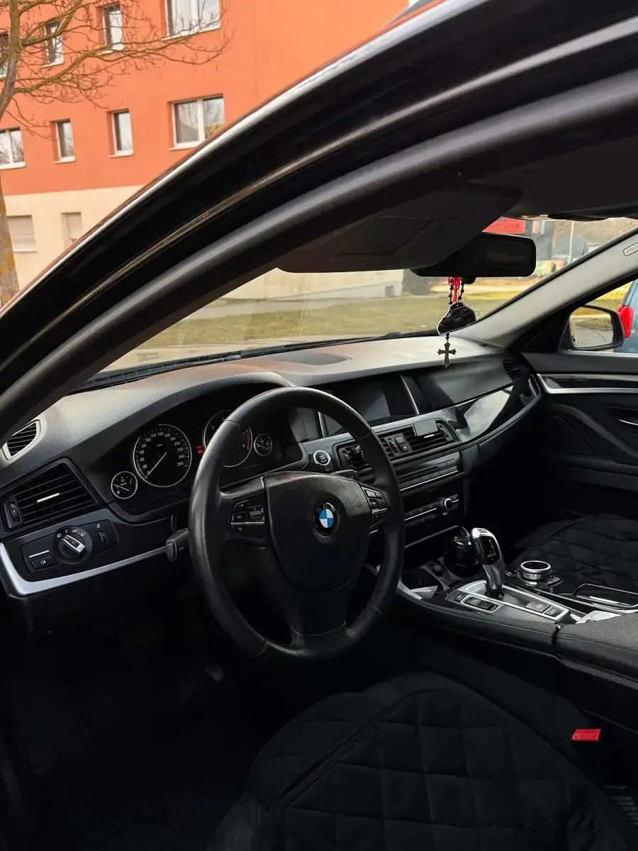 Używany BMW 530 258 KM (189 kW) 2014 Czarny Sedan/Limuzyna
