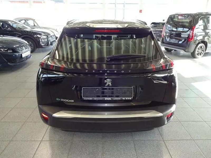 Gebraucht Peugeot e-2008 Allure 100 kW (136 PS) 2021 Schwarz SUV