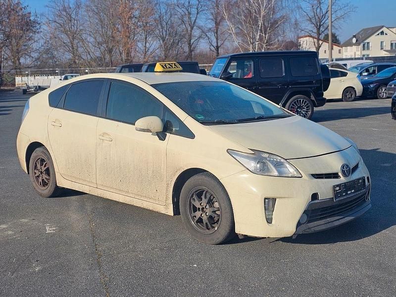 Używany Toyota Prius Basis 99 KM (72 kW) 2013 Czarny Sedan/Limuzyna