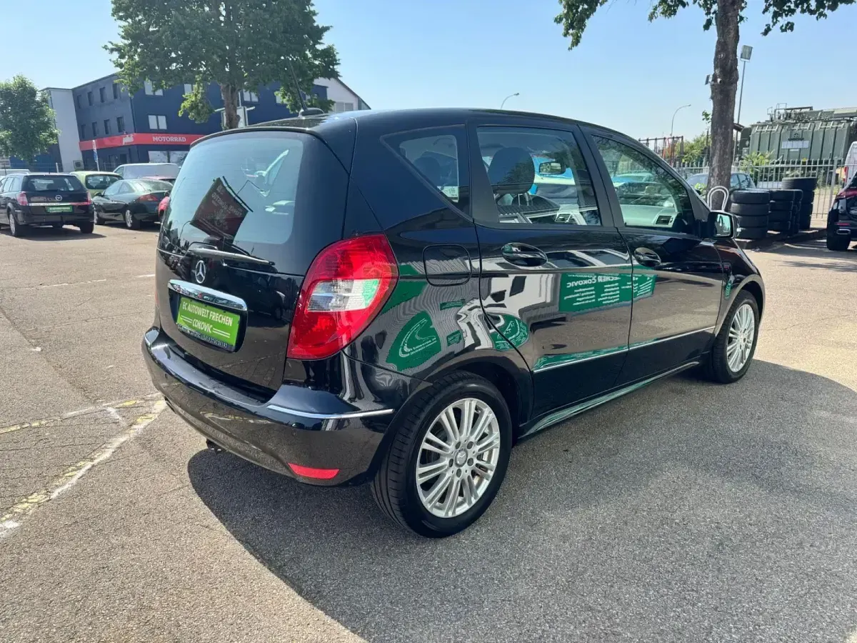 Gebraucht Mercedes A180 Elegance 109 PS (80 kW) 2012 Schwarz Kleinwagen