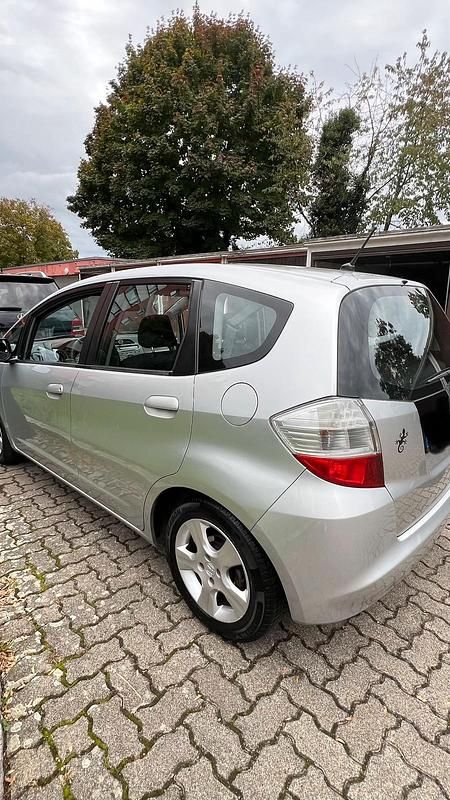 Gebraucht Honda Jazz 90 PS (66 kW) 2010 Grau Kleinwagen