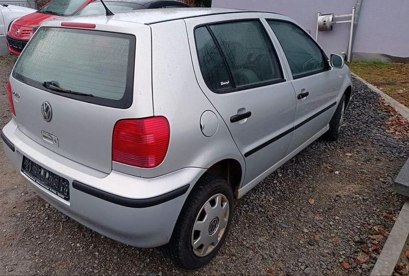 Gebraucht VW Polo Comfortline 75 PS (55 kW) 2000 Silber Limousine