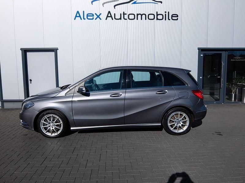 Gebraucht Mercedes B220 170 PS (125 kW) 2014 Grau Van / Kleinbus