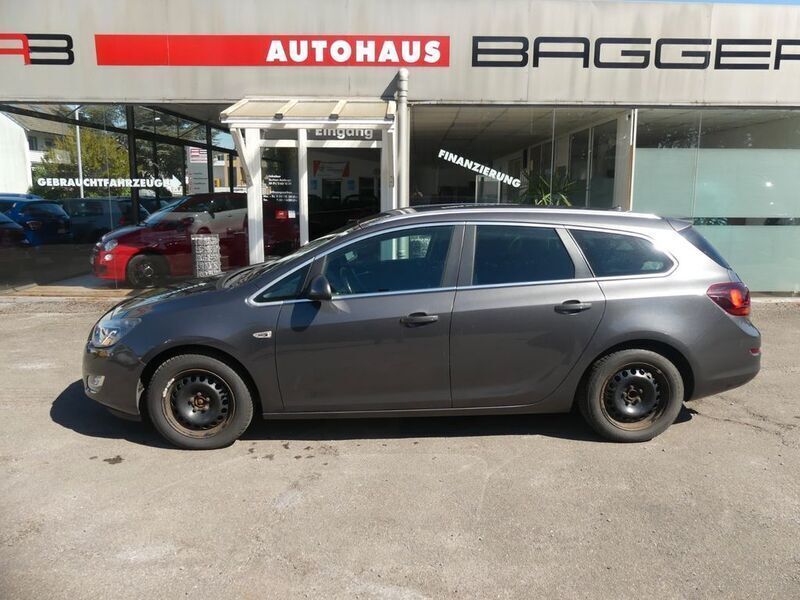 Gebraucht Opel Astra Innovation 140 PS (102 kW) 2011 Grau Kombi