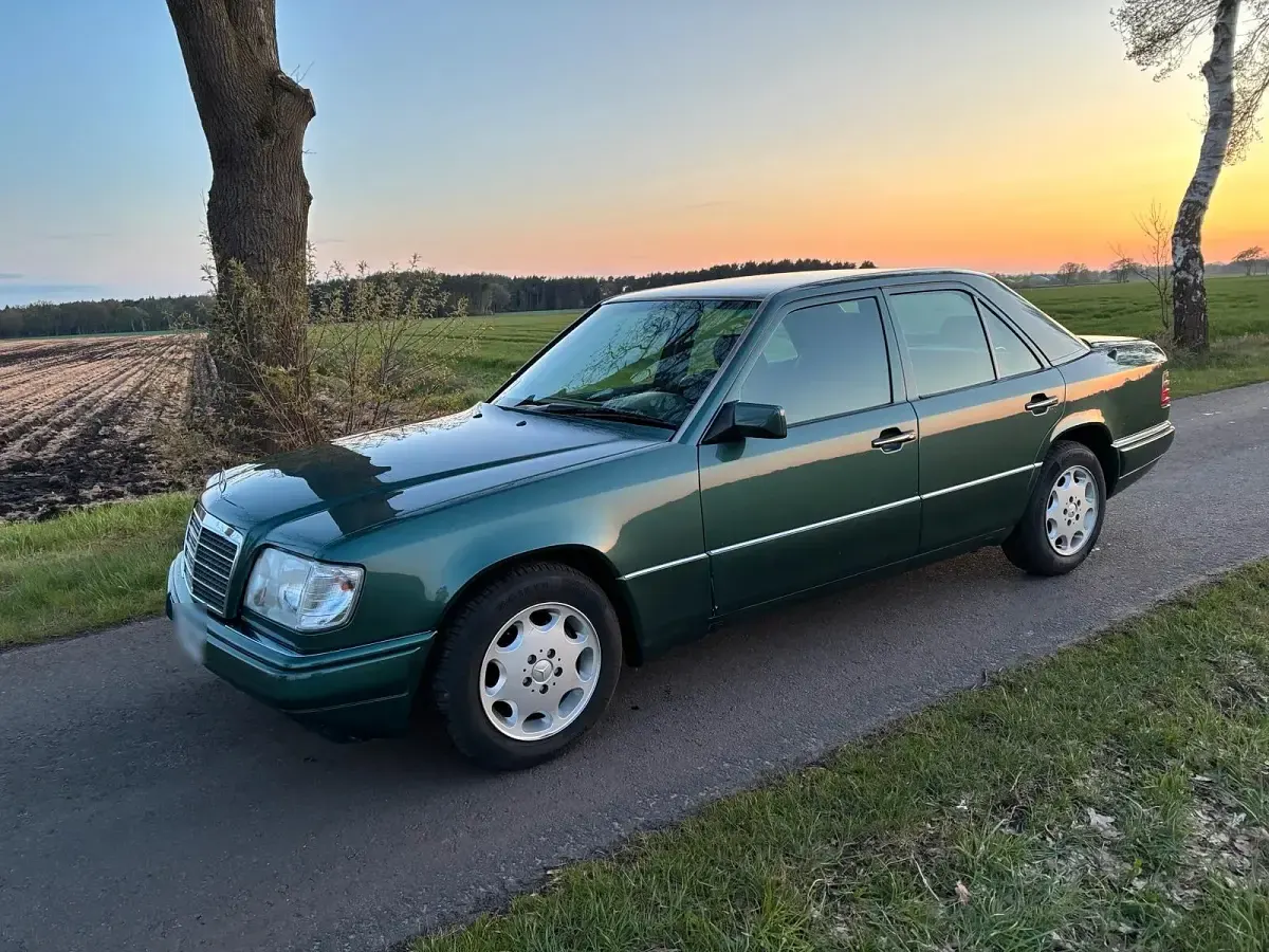 Gebraucht Mercedes E300 136 PS (100 kW) 1994 Grün Limousine