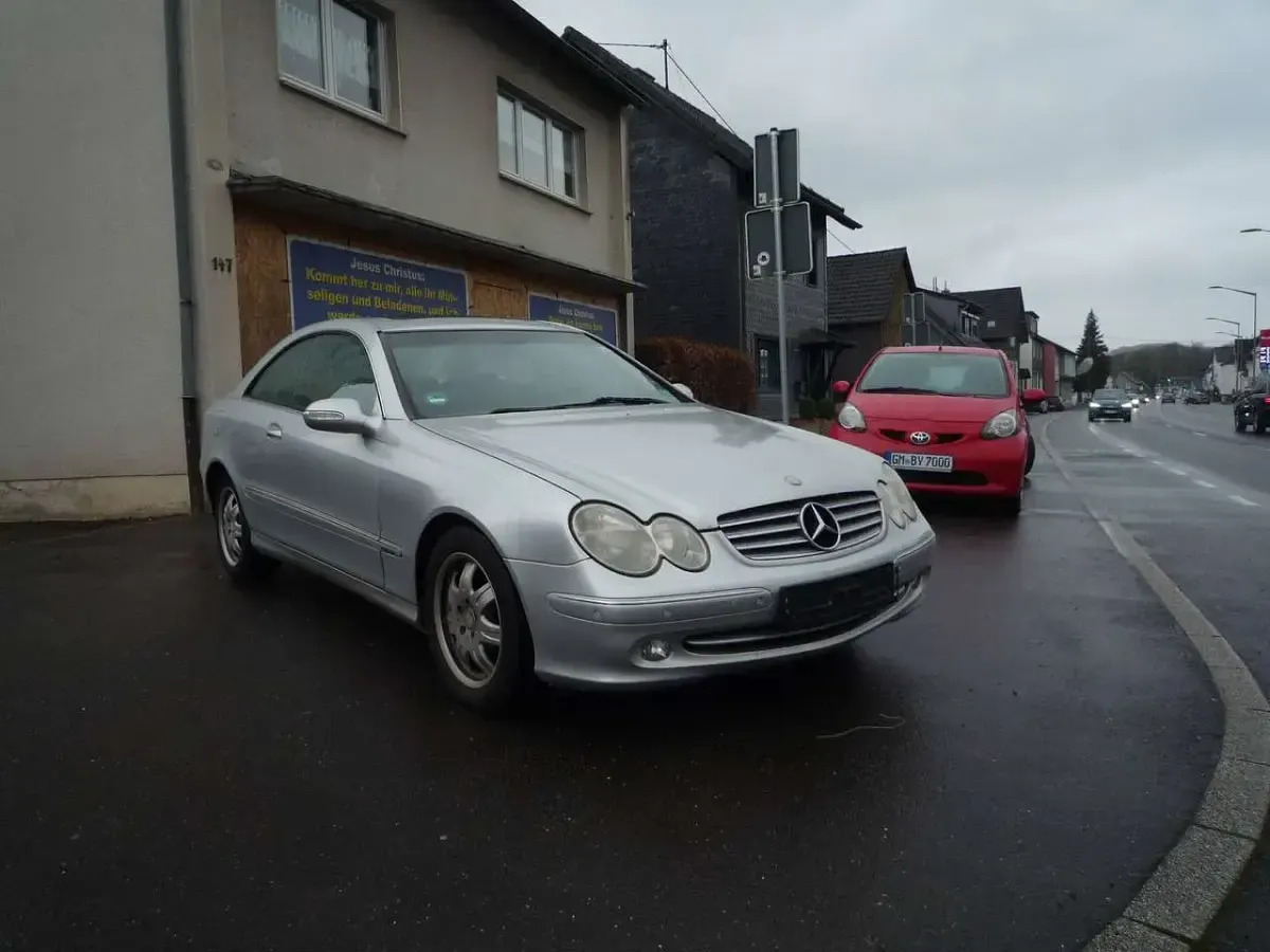 Gebraucht Mercedes CLK200 163 PS (119 kW) 2003 Brillantsilber  metalliclack Coupé