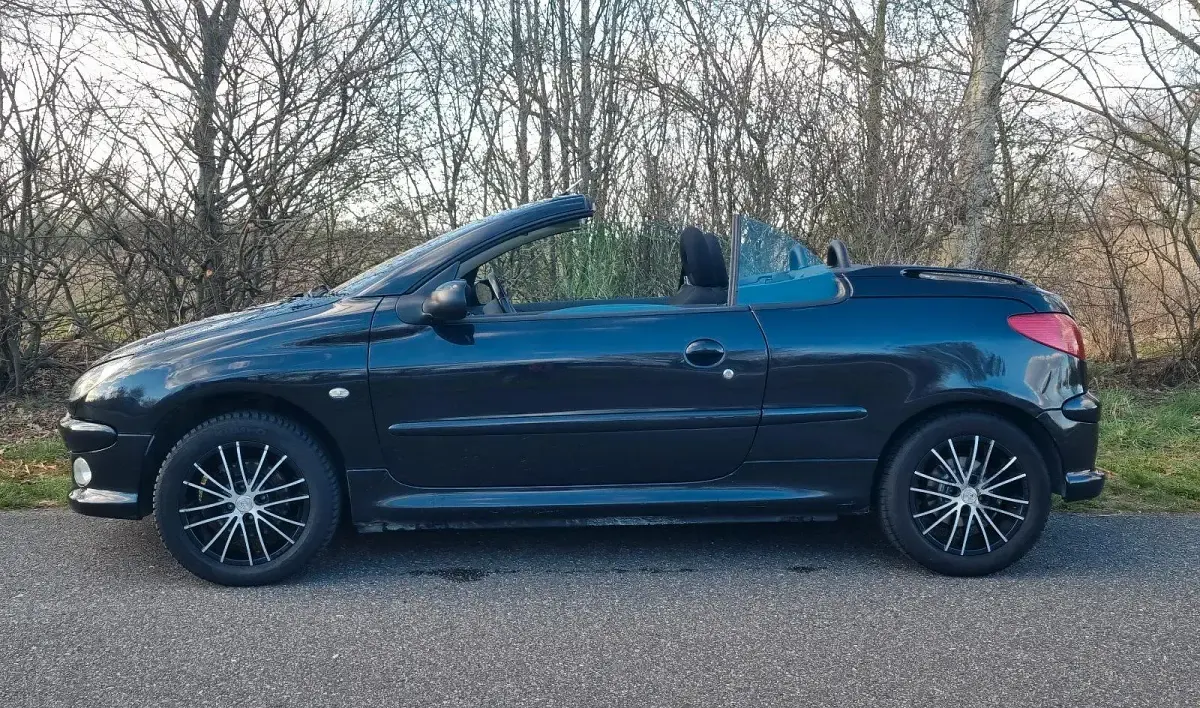 Gebraucht Peugeot 206 CC Filou 110 PS (80 kW) 2007 Schwarz Cabrio