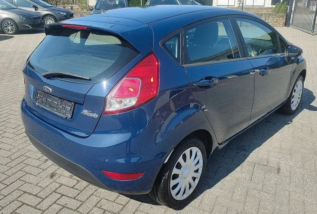 Gebraucht Ford Fiesta 65 PS (47 kW) 2016 Blau Kleinwagen
