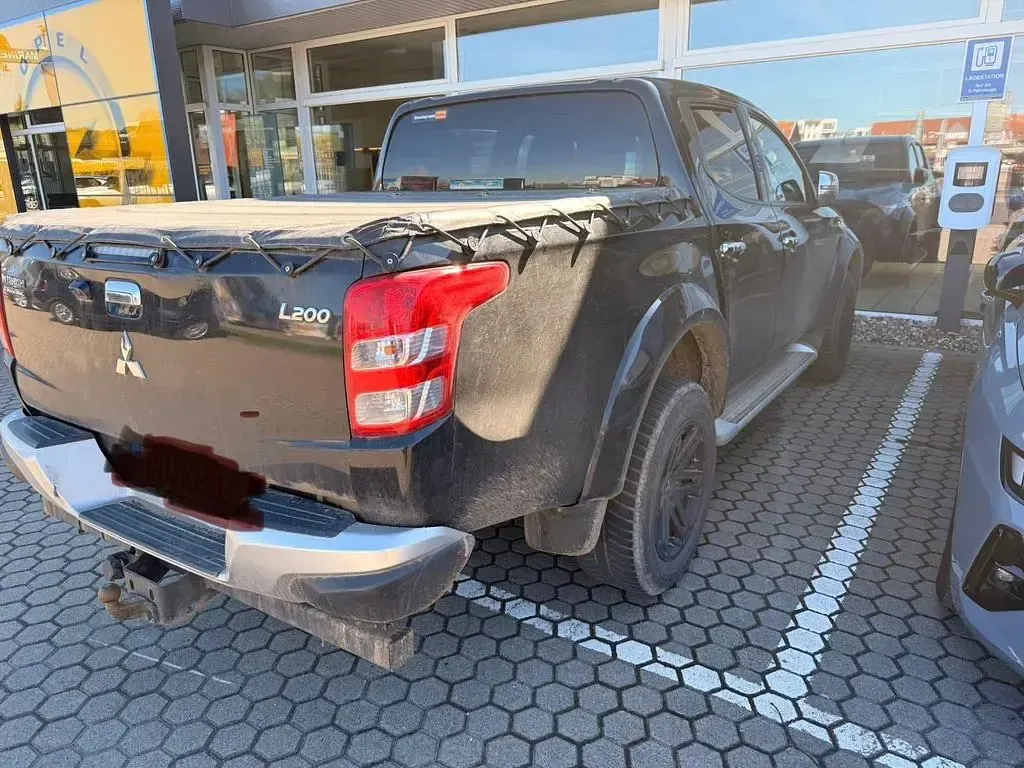 Gebraucht Mitsubishi L200 Edition 181 PS (133 kW) 2018 Schwarz Pickup