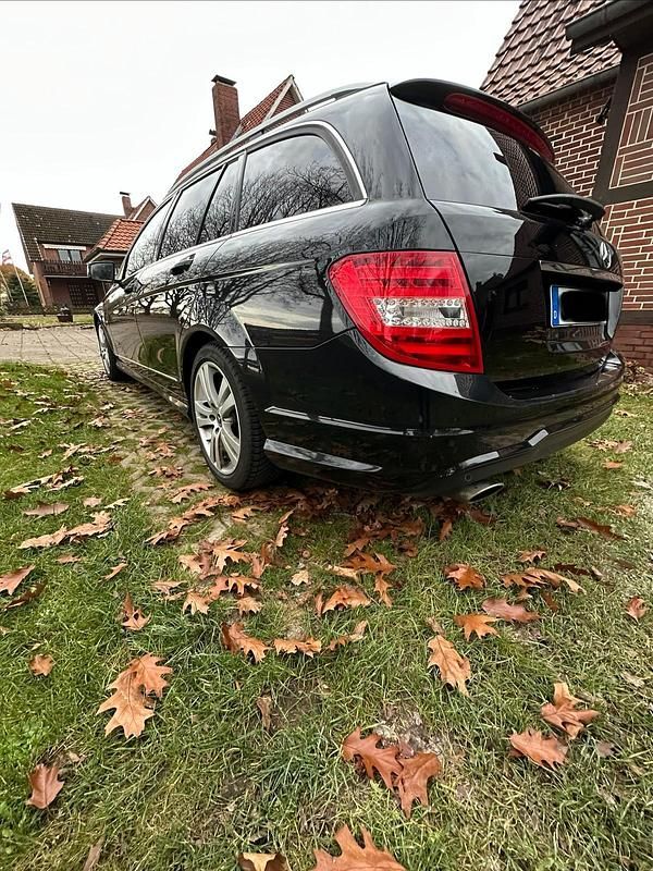 Gebraucht Mercedes 220 170 PS (125 kW) 2011 Schwarz Kombi