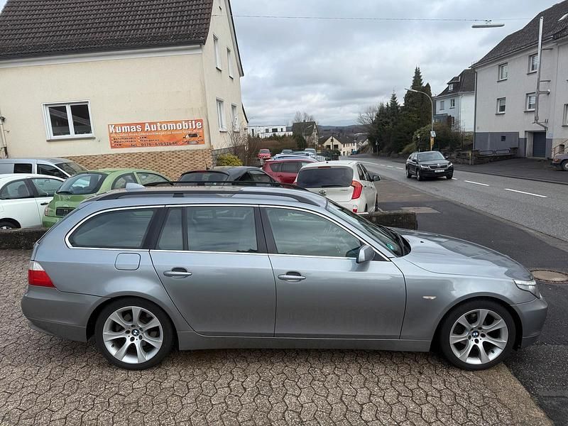 Gebraucht BMW 525 192 PS (141 kW) 2004 Grau Kombi