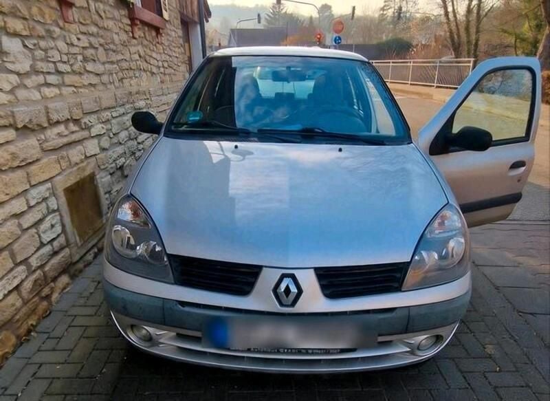 Grau Gebraucht 2006 Renault Clio II Kleinwagen | 2.950 € - Bild 1/4