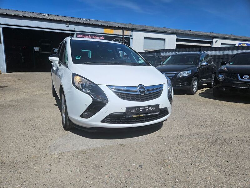 Weiß Gebraucht 2012 Opel Zafira Tourer Edition Van / Kleinbus | 4.999 € (Fairer Preis) - Bild 1/4