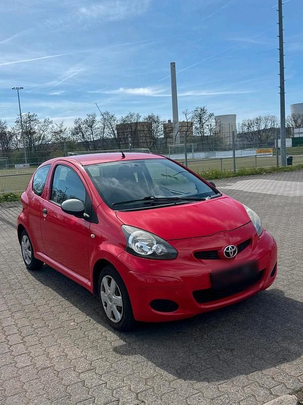 Gebraucht Toyota Aygo 68 PS (50 kW) 2009 Rot Kleinwagen