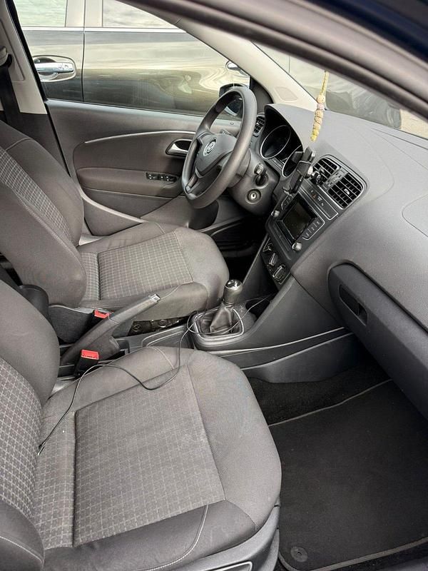 Gebraucht VW Polo LOUNGE 75 PS (55 kW) 2015 Blau Kleinwagen