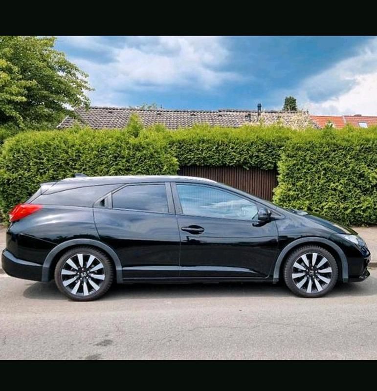 Schwarz Gebraucht 2015 Honda Civic Kombi | 8.500 € (Fairer Preis) - Bild 1/4