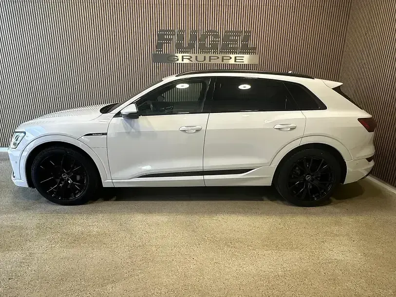 Gebraucht Audi e-tron S-Line 230 kW (313 PS) 2022 Gletscherweiß metallic SUV