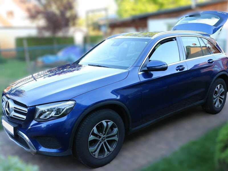 Blau Gebraucht 2019 Mercedes GLC250 AMG line SUV | 27.500 € (Superpreis) - Bild 1/4