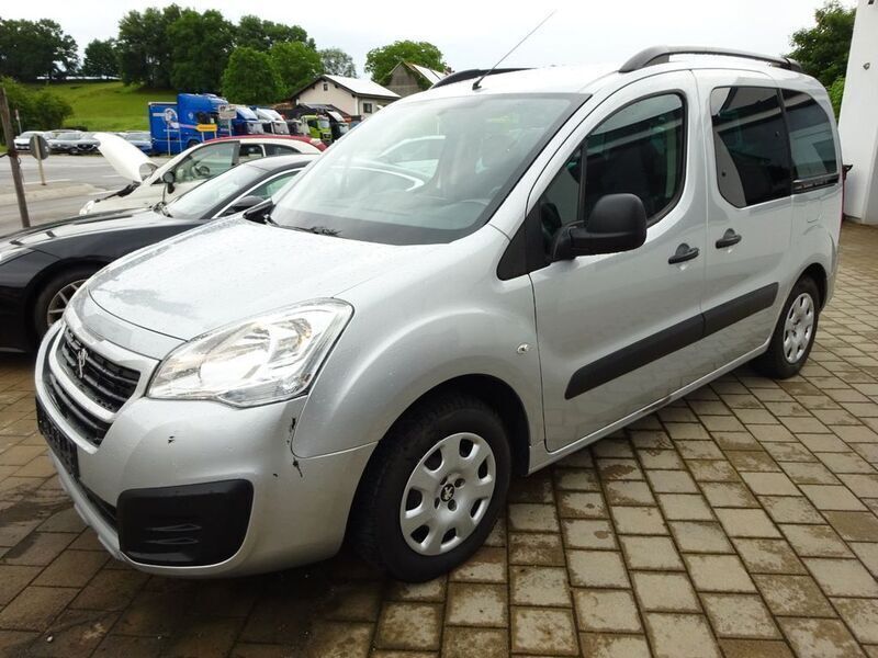 Gebraucht Peugeot Partner Tepee Active 120 PS (88 kW) 2017 Grau Van / Kleinbus