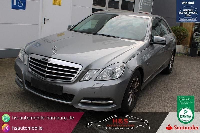 Palladiumsilber lack Gebraucht 2011 Mercedes E200 Limousine | 11.900 € (Guter Preis) - Bild 1/4
