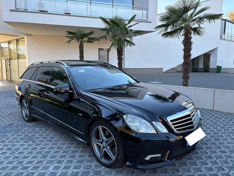 Schwarz Gebraucht 2012 Mercedes E350 Avantgarde Kombi | 12.650 € (Superpreis) - Bild 1/4