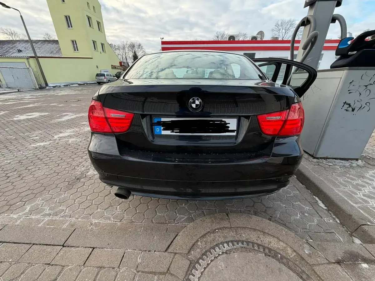 Gebraucht BMW 318 143 PS (105 kW) 2008 Schwarz Limousine