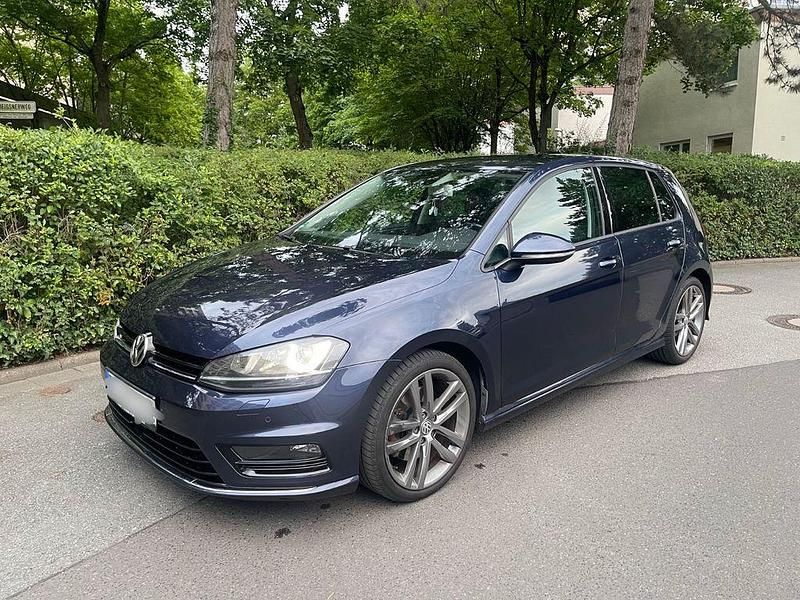 Blau Gebraucht 2015 VW Golf VII LOUNGE Limousine | 14.499 € (Fairer Preis) - Bild 1/4