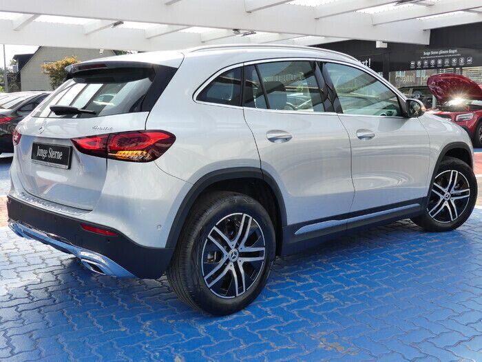 Gebraucht Mercedes GLA220 Progressive 190 PS (139 kW) 2023 Iridiumsilber metallic SUV