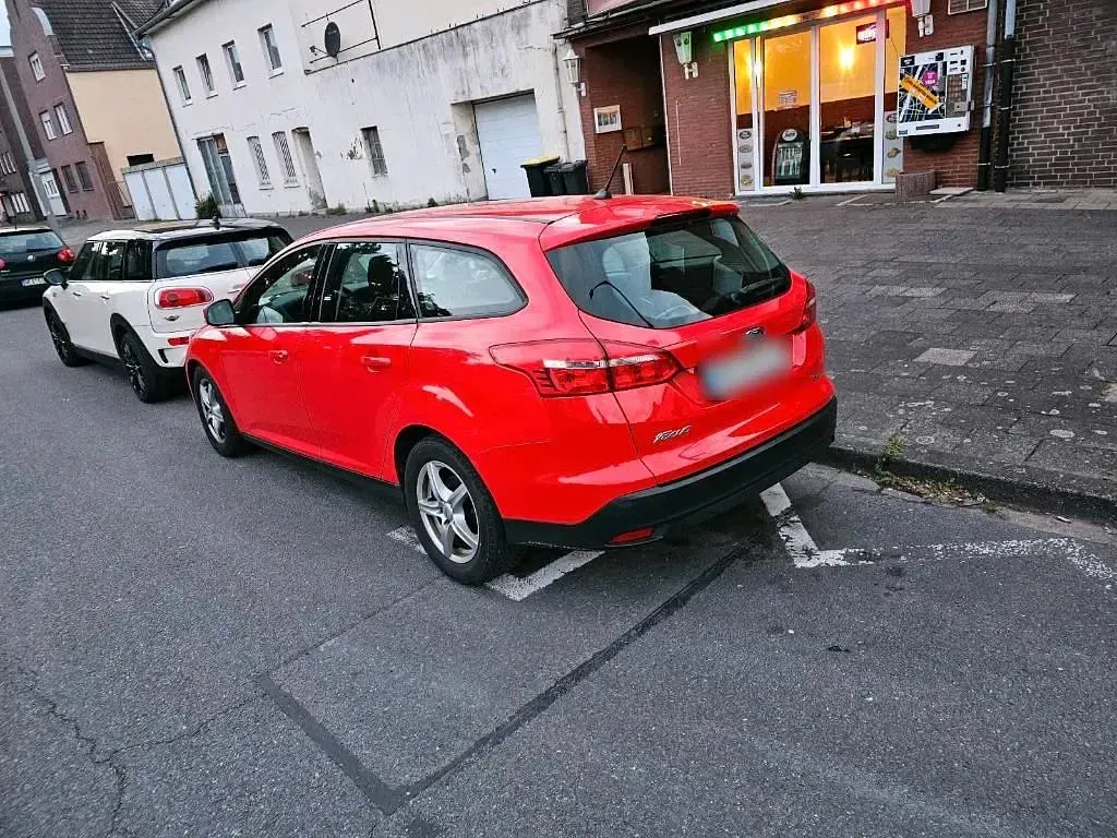 Gebraucht Ford Focus 125 PS (91 kW) 2015 Rot Kombi
