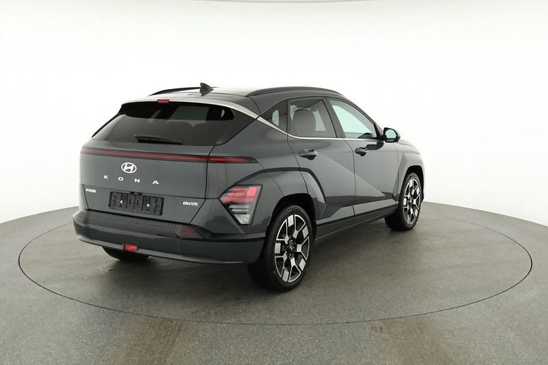 Gebraucht Hyundai Kona Prime 160 kW (218 PS) 2023 Ecotronic grey metallic SUV