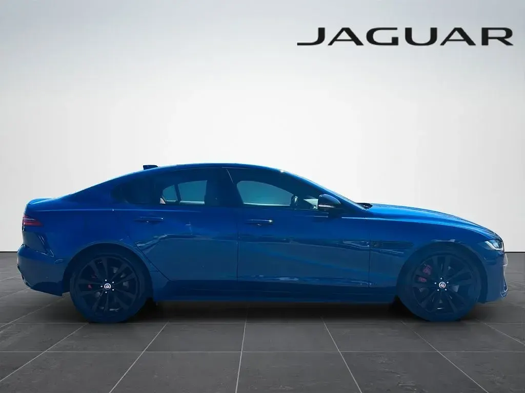 Używany Jaguar XE R-Dynamic 204 KM (150 kW) 2021 Niebieski Sedan/Limuzyna